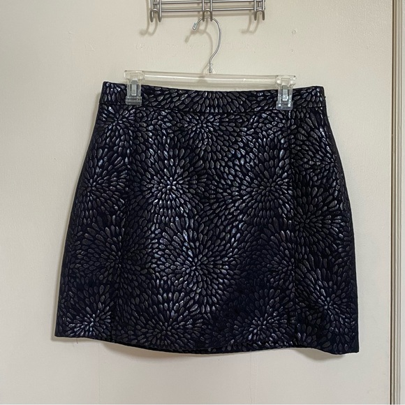 LOFT embossed pattern black shiny skirt size 8 - Picture 13 of 16